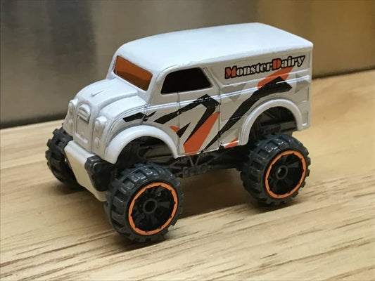 2019 MONSTER DAIRY Speed Blur 5-Pack White HOT WHEELS (LOOSE) - USADO