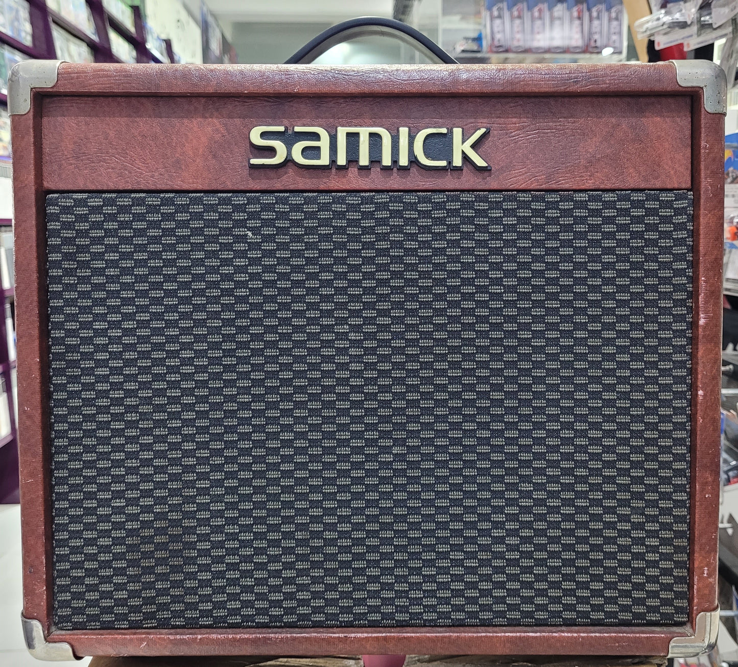 AMPLIFICADOR DE GUITARRA OU BAIXO SAMICK LM10 - USADO