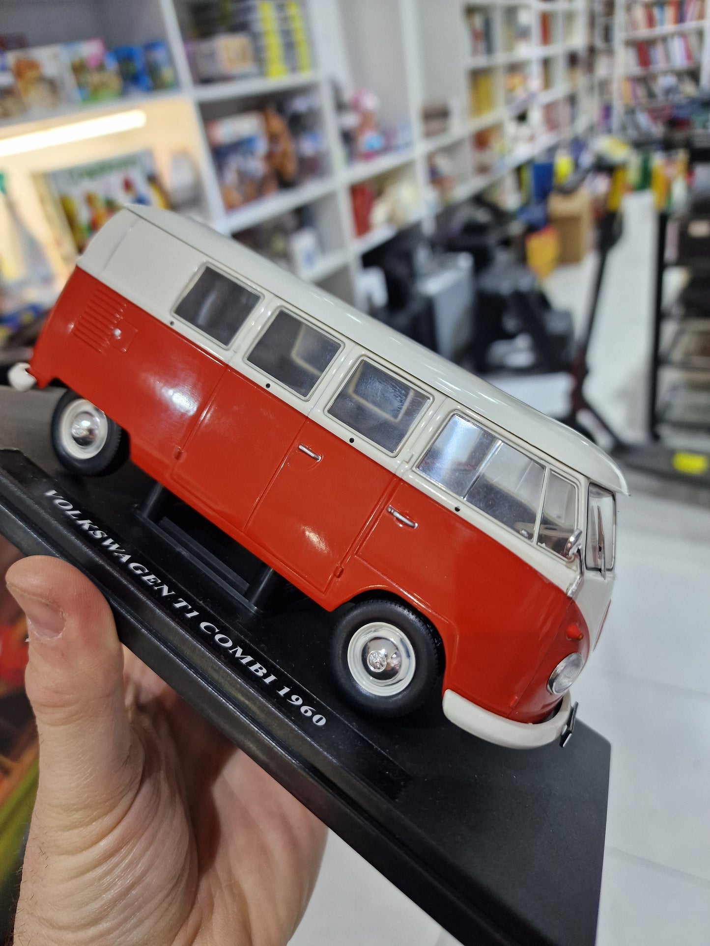 Diecast 1/24 Volkswagen Transporter T1 1960 Combi