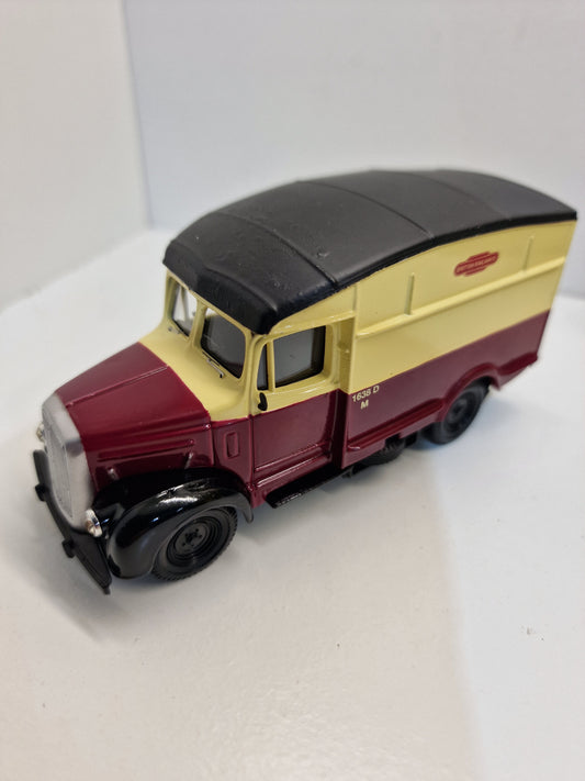 Diecast Vanguards Morris Commercial Van 1/43 Lledo