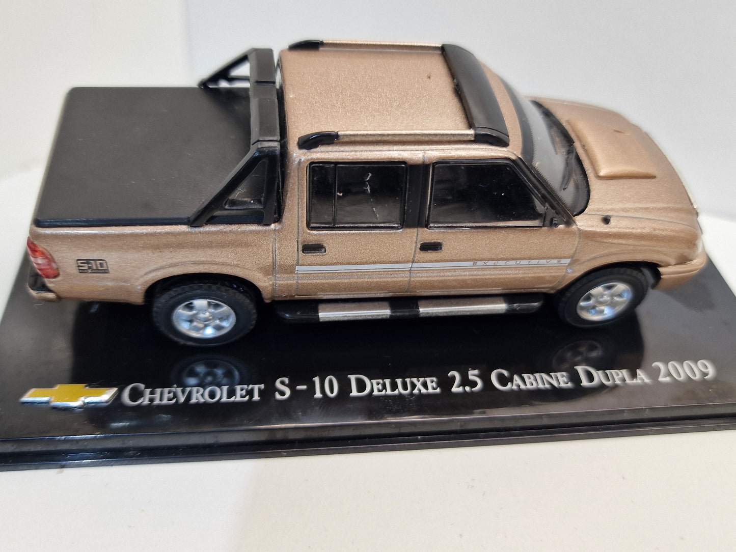 Diecast Chevrolet S-10 Deluxe 2.5 Cabine Dupla 2009 SUV 1:43 ALTAYA