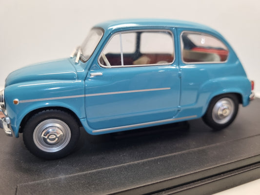 Diecast Fiat 600 1/24