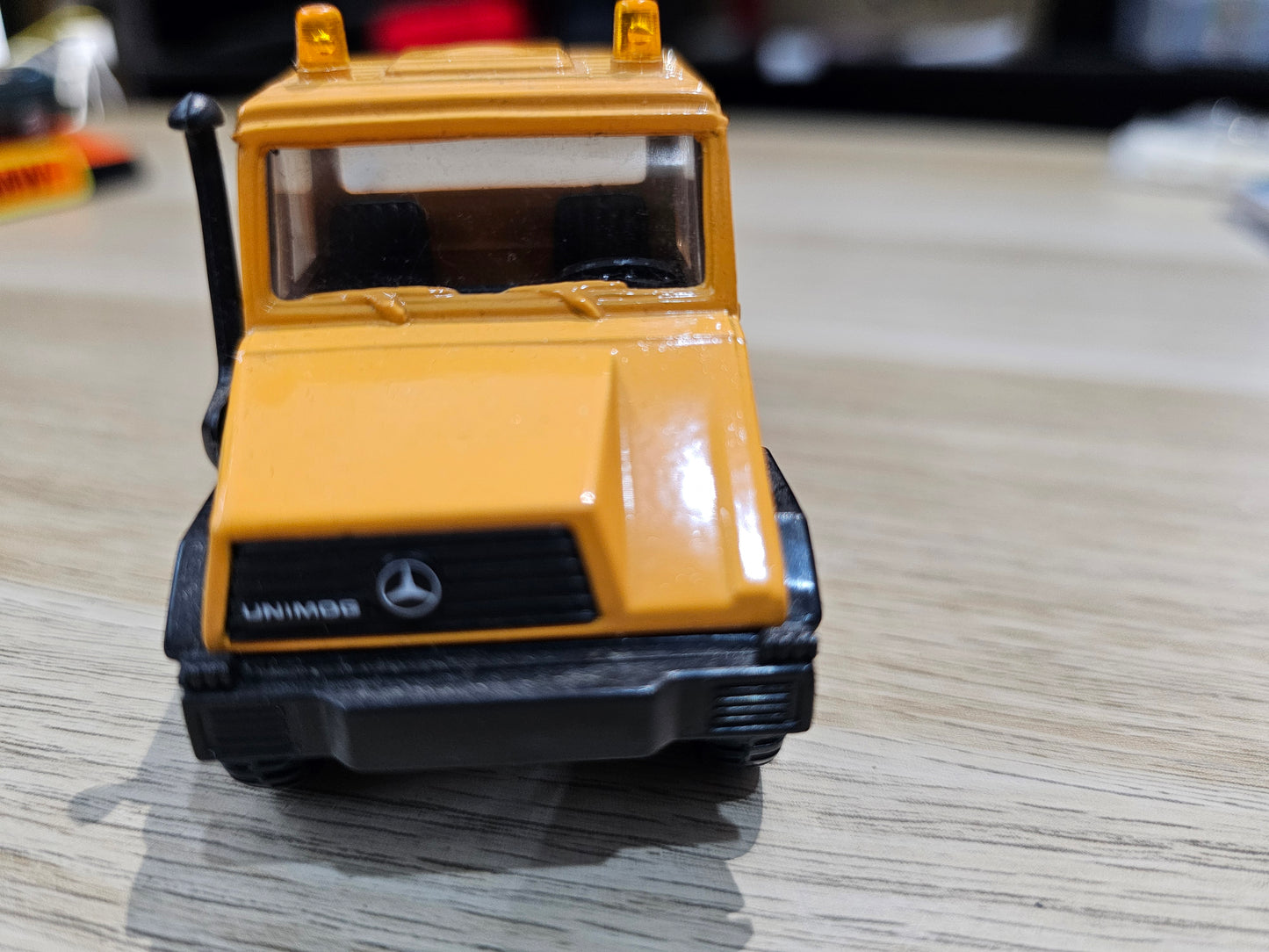 Welly Mercedes Benz Unimog Diecast Truck - usado