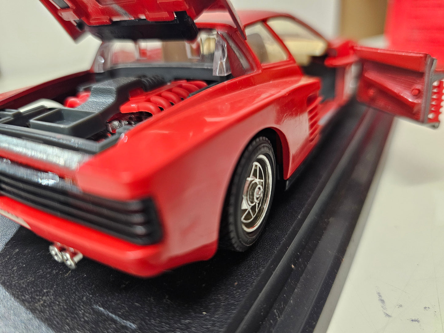 BBurago Ferrari Testarossa 1984 1:24