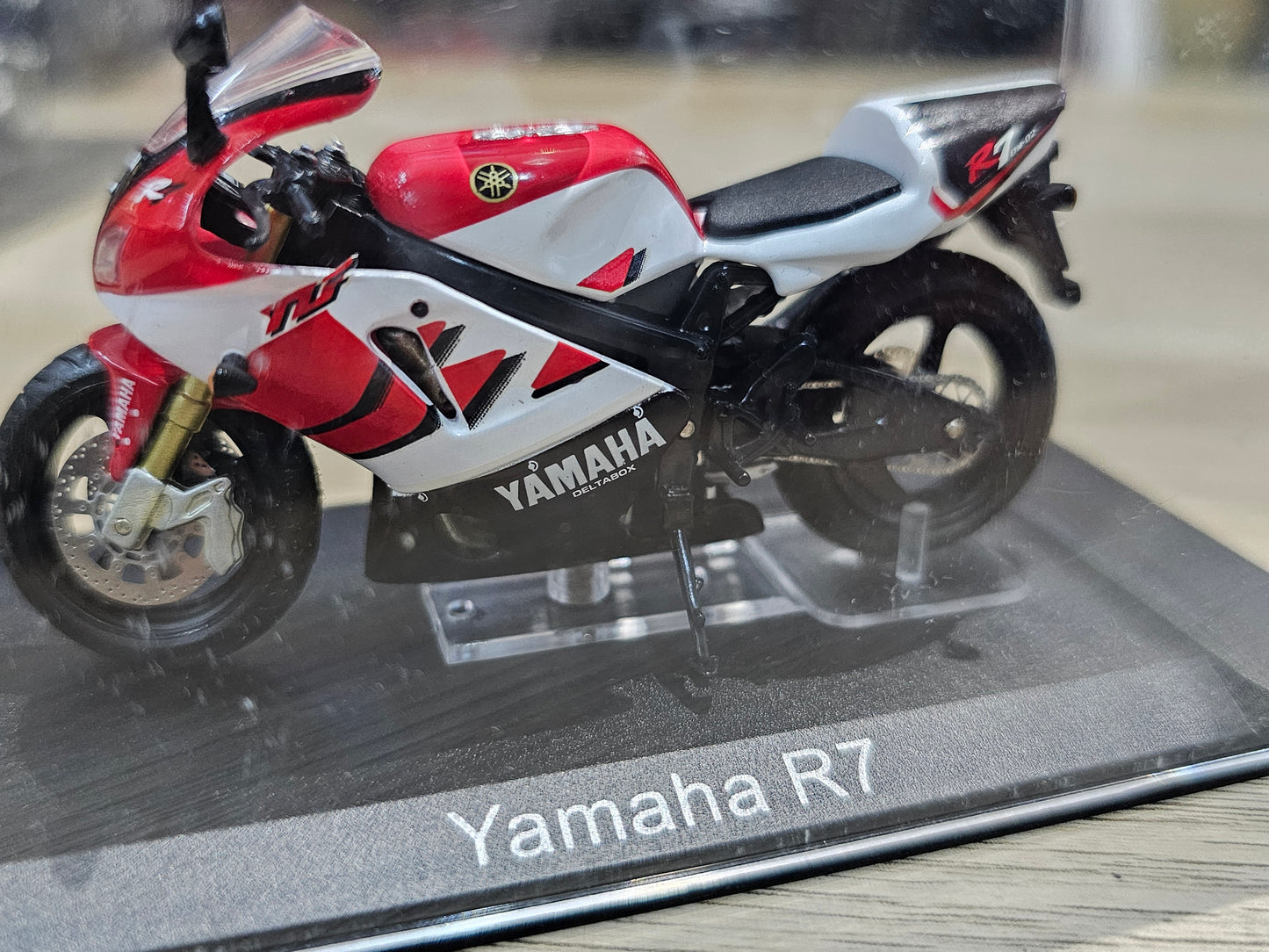 Diecast Model Yamaha R7  1/24 Altaya