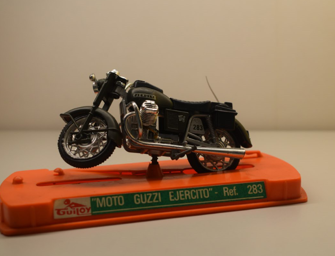 GUILOY Moto Guzzi Ejercito NF283. 1/24