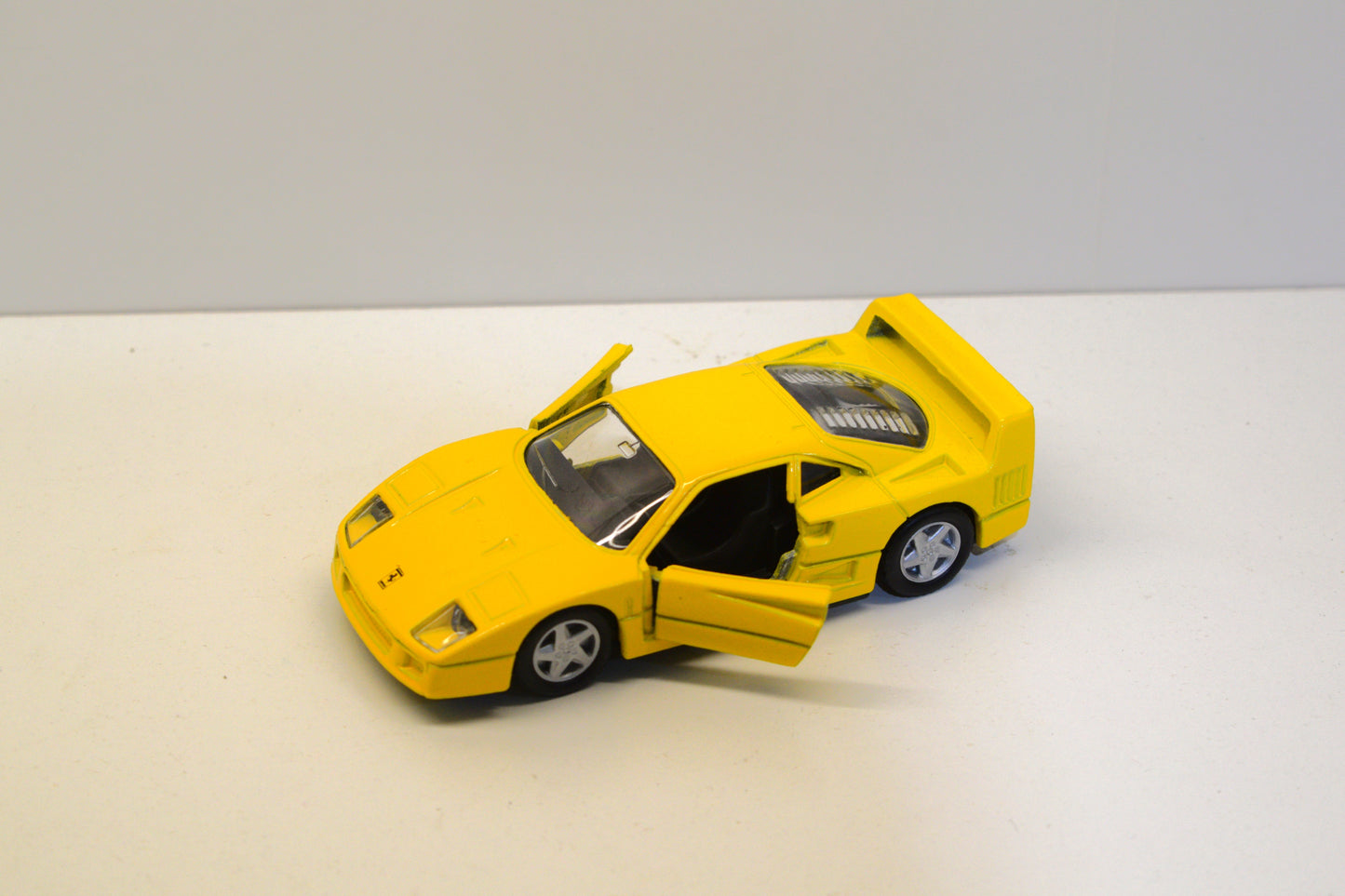 FERRARI F40 SHELL CLASSICO COLLEZIONE 1/38