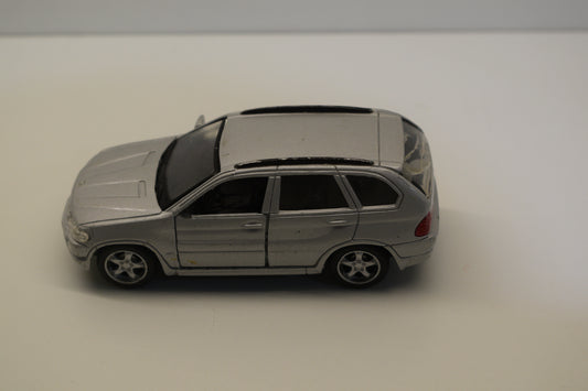 BMW X5.Maisto 1/42 - USADO