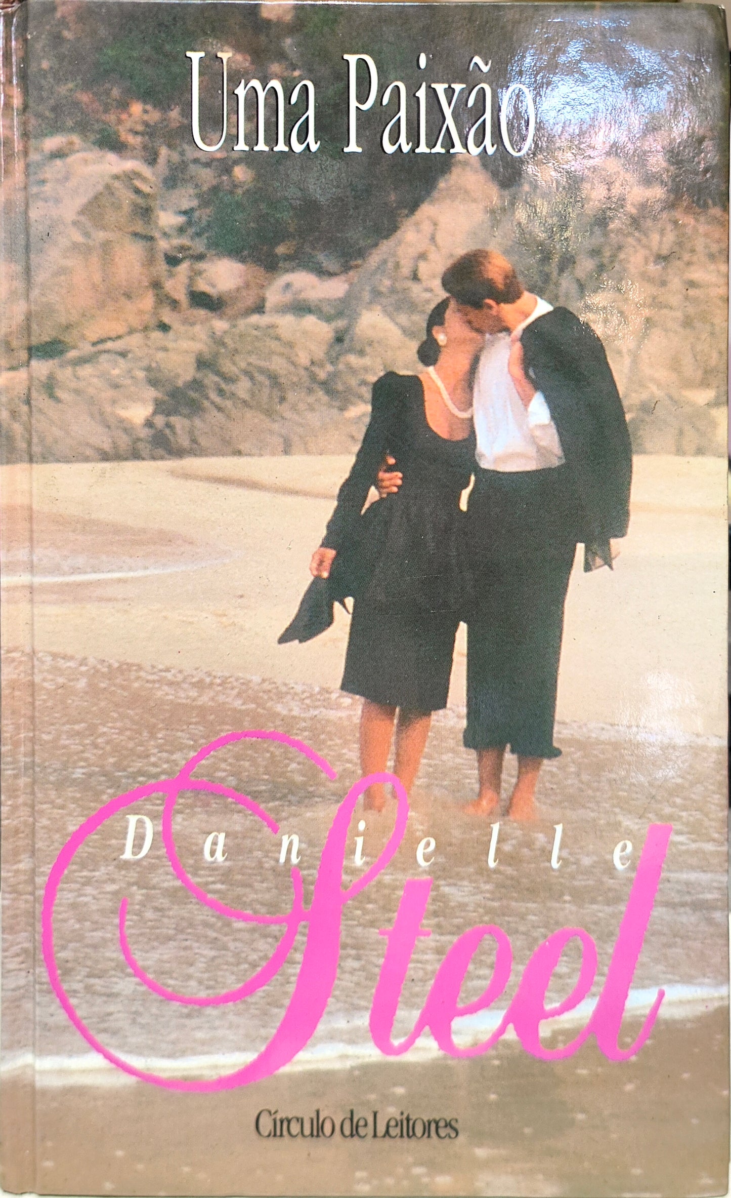 LIVRO – Uma Paixão Livro de Bolso de Danielle Steel – USADO