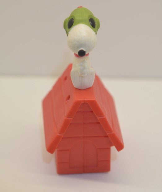 McDonald’s Happy Meal Peanuts Toys 2015 Snoopy Red Barron pilot Dog house