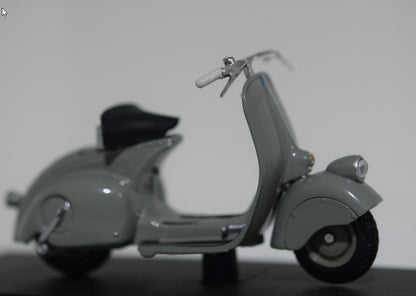 VESPA 98 de 1946 1/18 Diecast Altaya