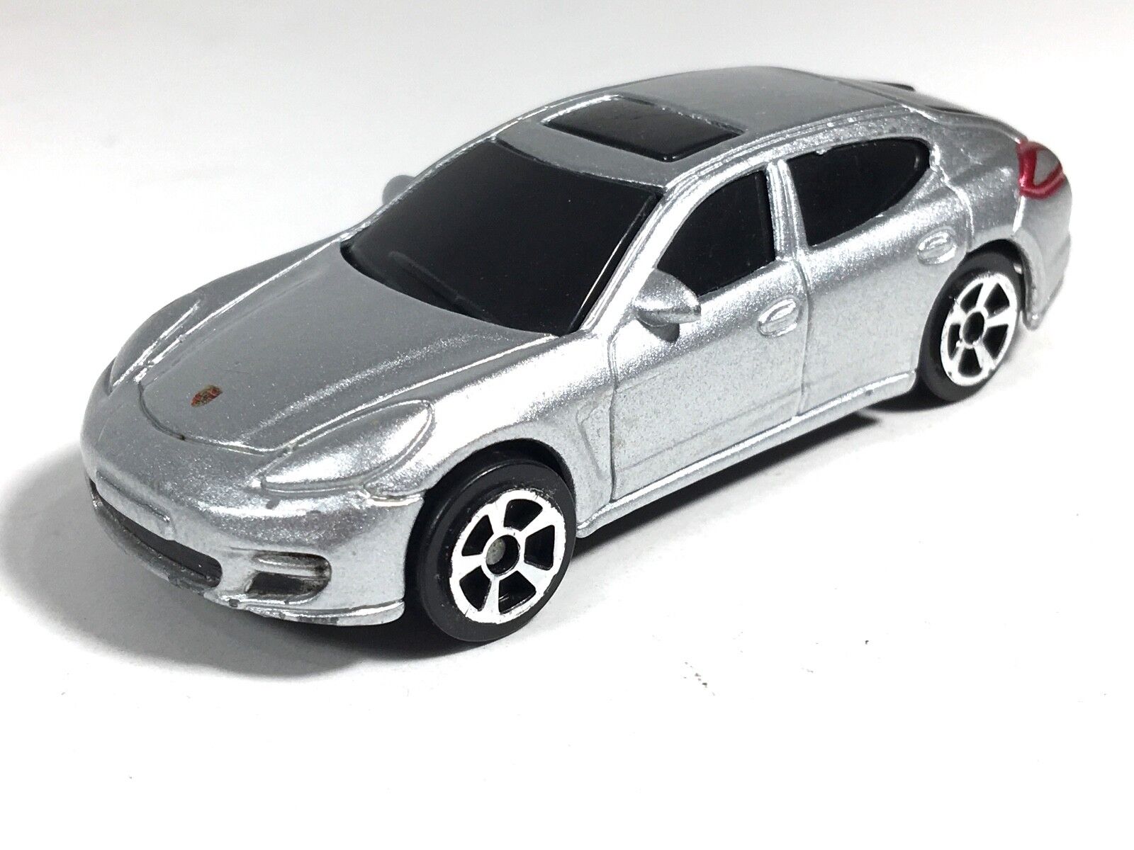 Maisto Porsche Panamera Turbo 1/64 Diecast Car Silver - Loowe - Usado
