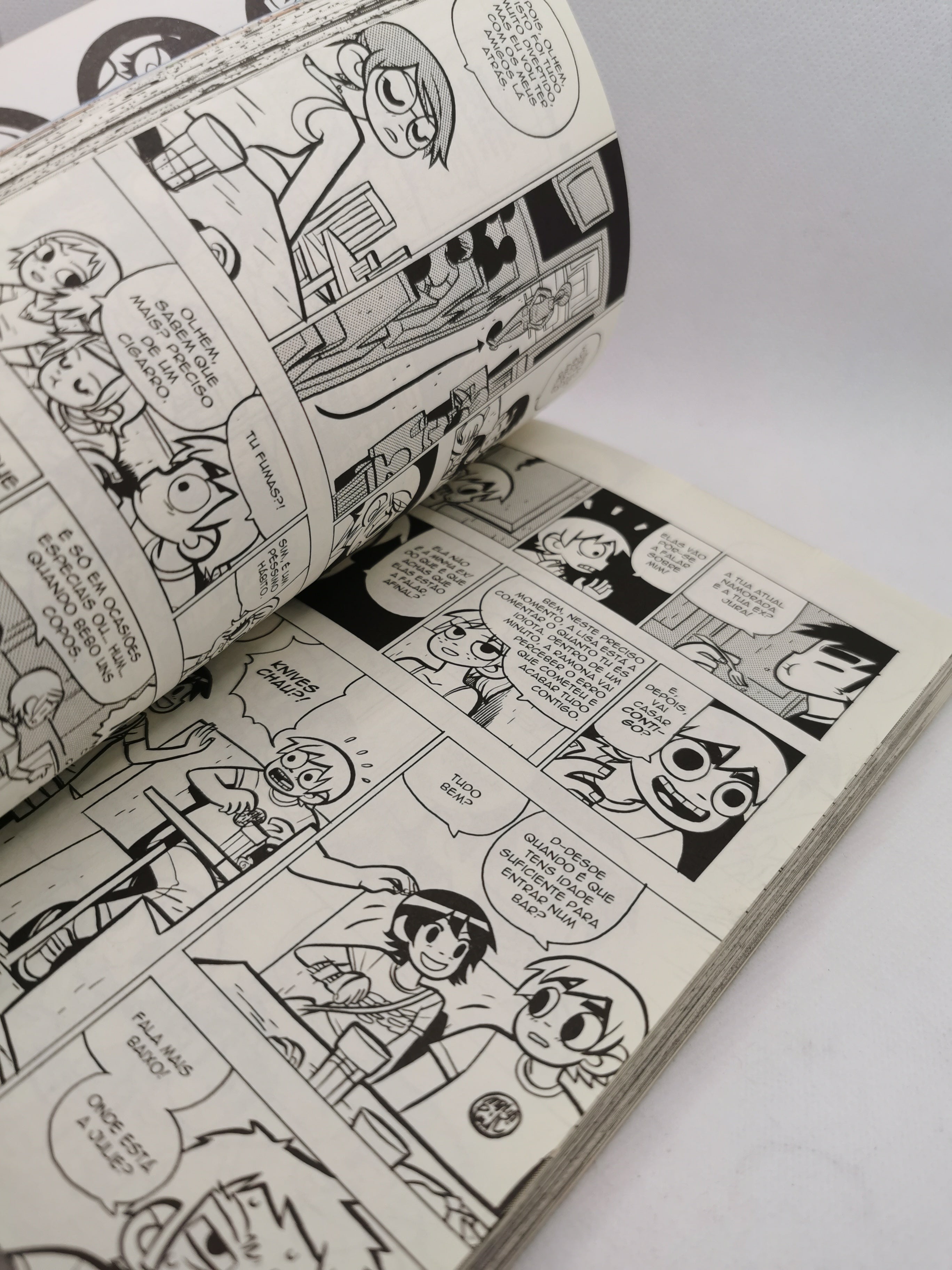 Livro Scott Pilgrim Agora é a Sério - USADO