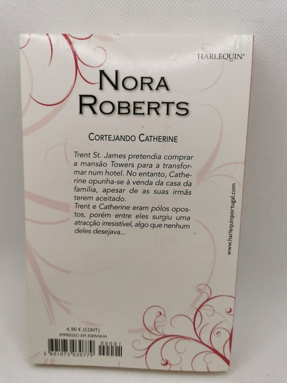 Livro de Bolso Cortejando Catherine de Nora Roberts - USADO
