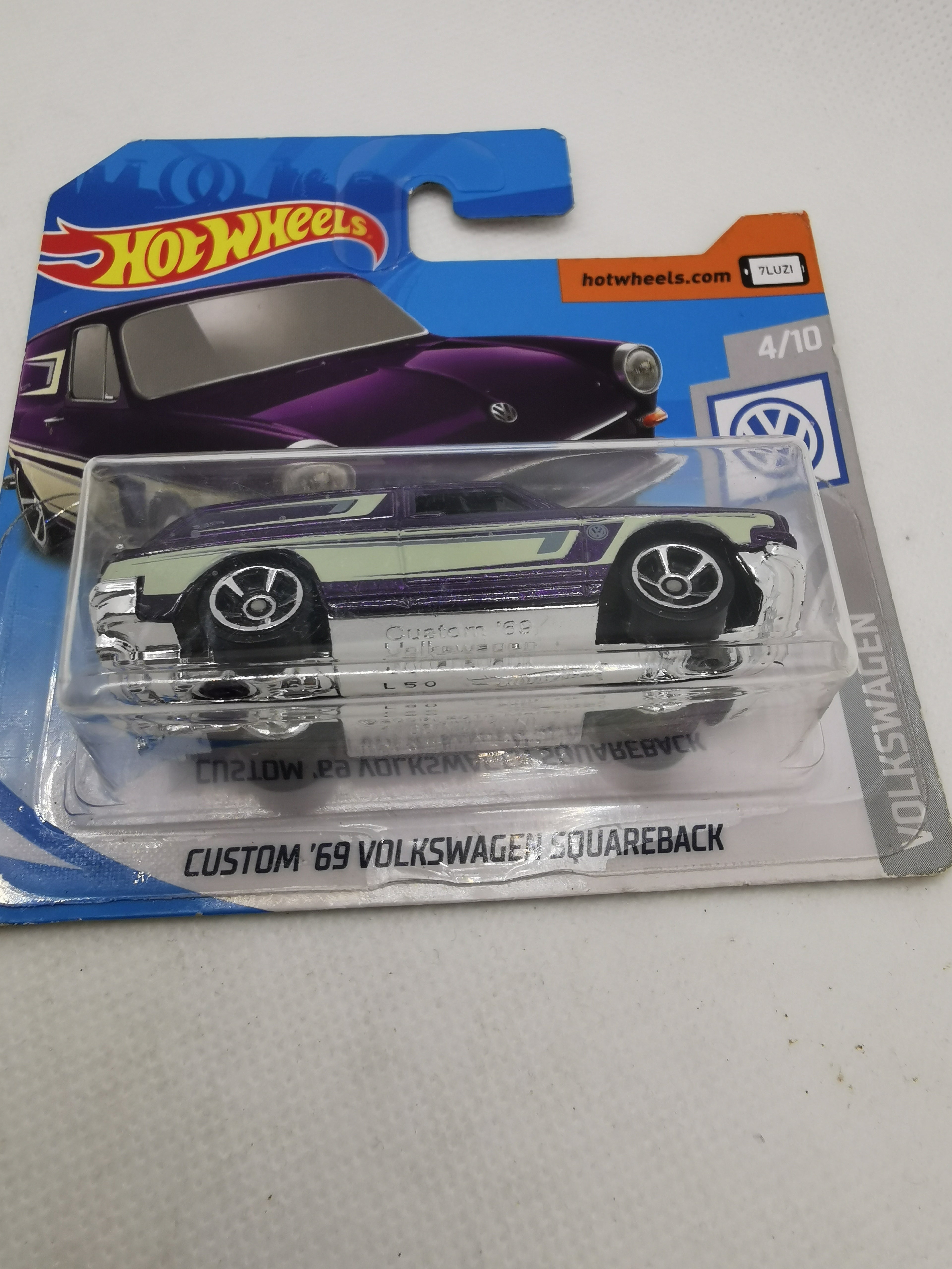 Hot Wheels Custom ´69 Volkswagem Squareback FYD057 2019