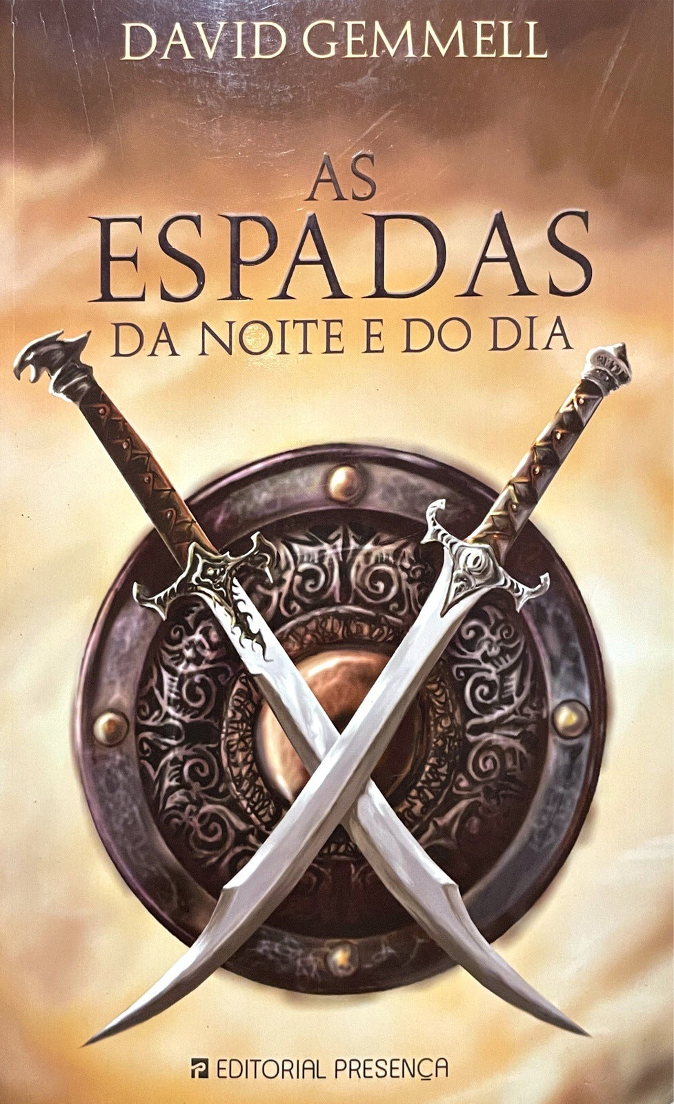 LIVRO As Espadas da Noite e do Dia de David Gemmell - USADO