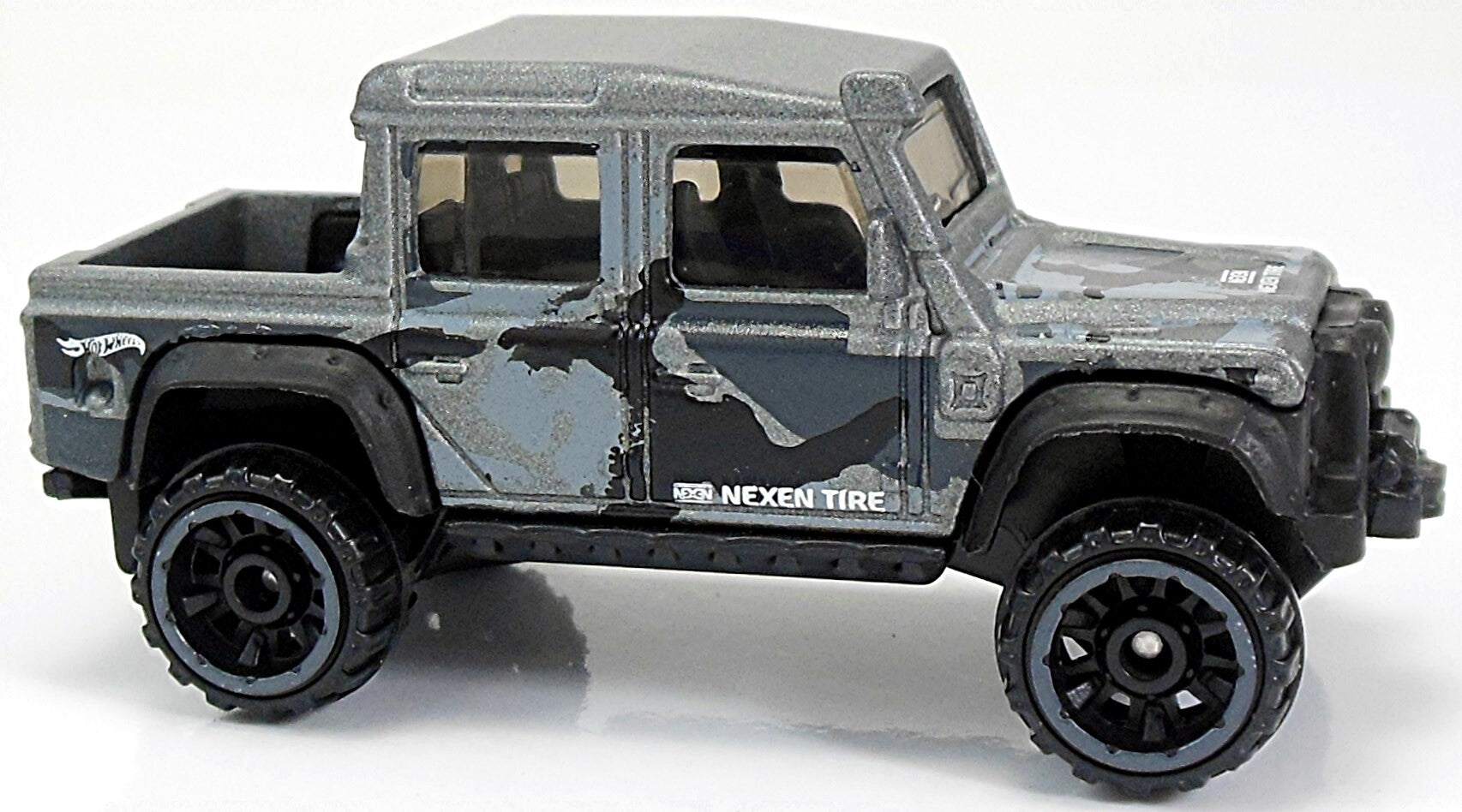 @ Hot Wheels 2019 ´15 Land Rover Defender Double Cab HW Baja Blazers 6/10 14/250 FYB98