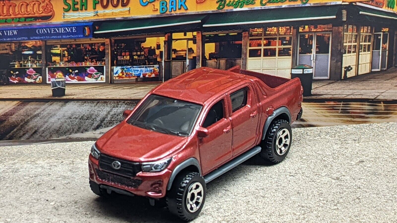 MatchBox 2018 Toyota Hillux Pickup Red 2021